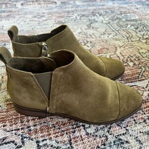 Toms Reese Olive Green Suede Ankle Boots Side Zipper Size 8.5